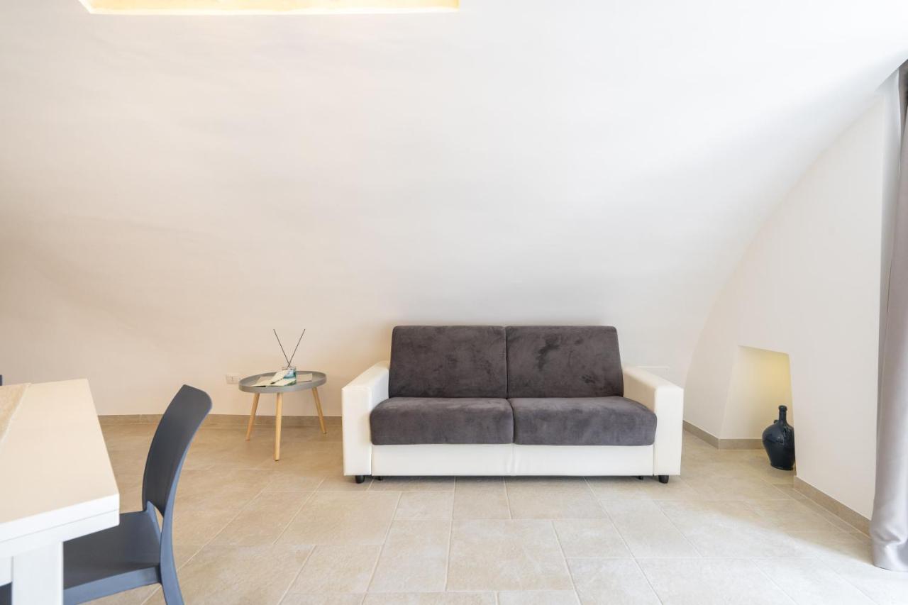 Suite La Scala Del Borgo Cisternino Εξωτερικό φωτογραφία