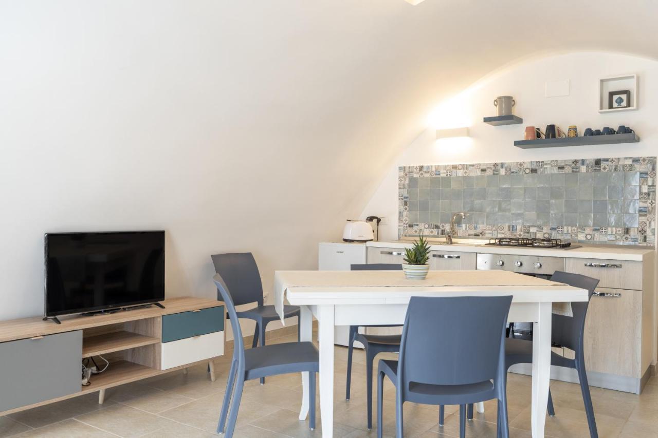 Suite La Scala Del Borgo Cisternino Εξωτερικό φωτογραφία